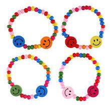 Zeige Details für Fröhliche Smiley Kinderarmbänder aus Holz Bild von Fröhliche Smiley Kinderarmbänder aus Holz